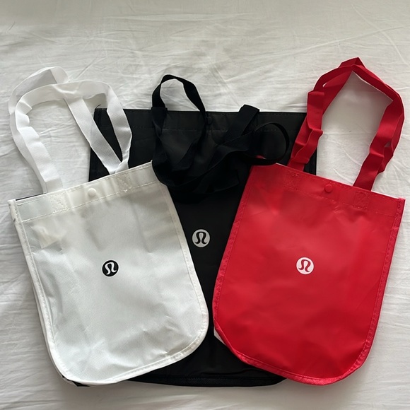 Lululemon Camera Bag Pastel Blue (2L) brand new - Picture 7 of 10